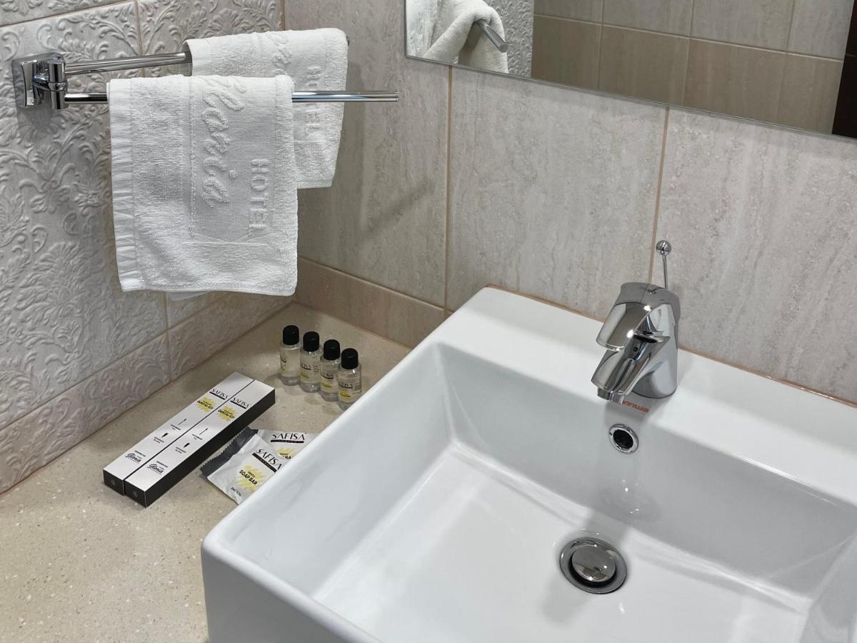 Hotel Gloria Deluxe Borovoe Bagian luar foto