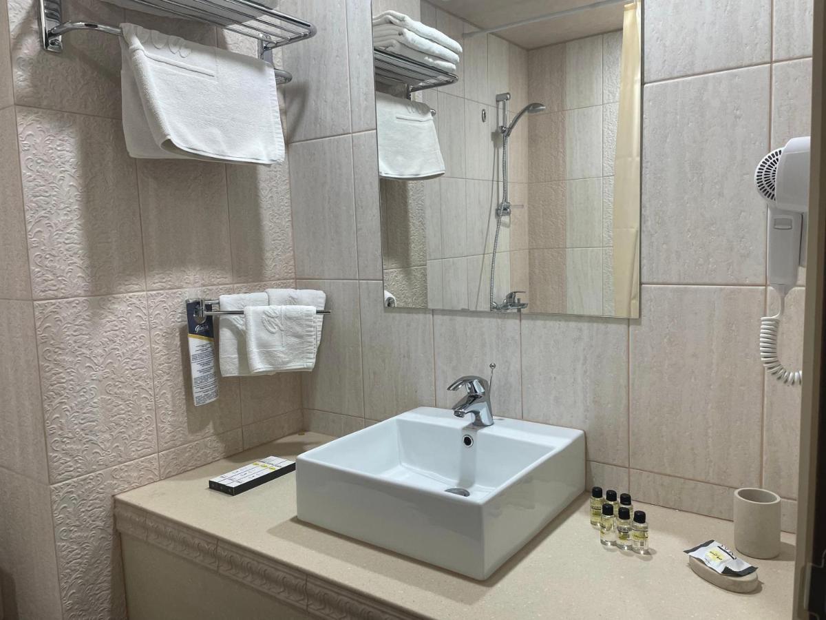 Hotel Gloria Deluxe Borovoe Bagian luar foto