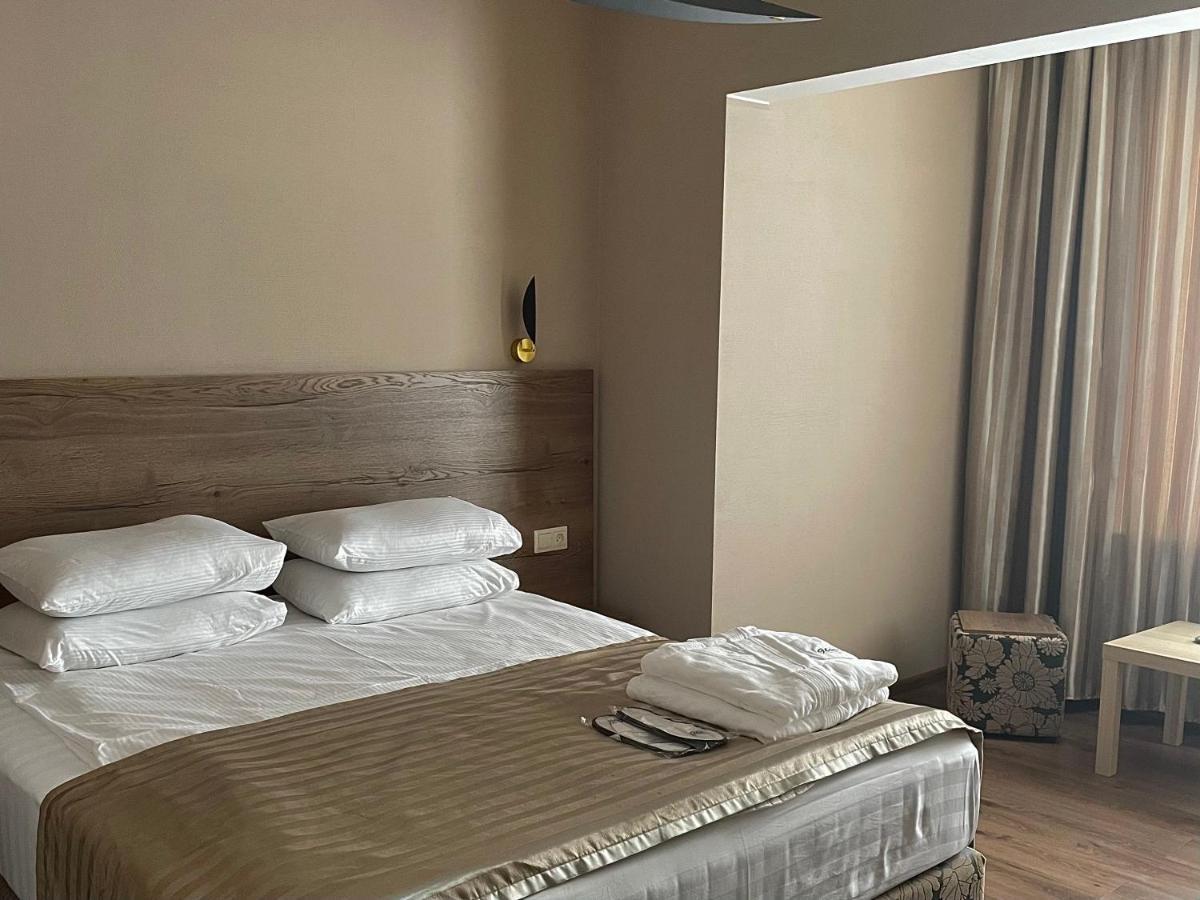 Hotel Gloria Deluxe Borovoe Bagian luar foto